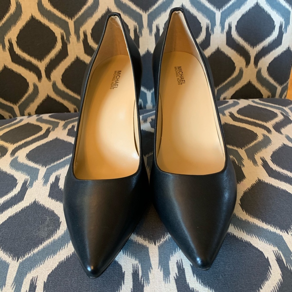 Michae Kors Black Flex Mid Pump